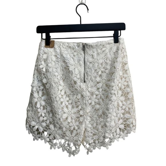 Hollister High Rise Lace Off White Shorts with Zip Closure Sz 9 - Picture 2 of 8